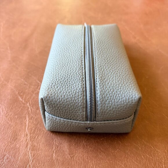 The United Airlines Therabody Polaris Business Class Amenity Kit - Picture 13 of 14